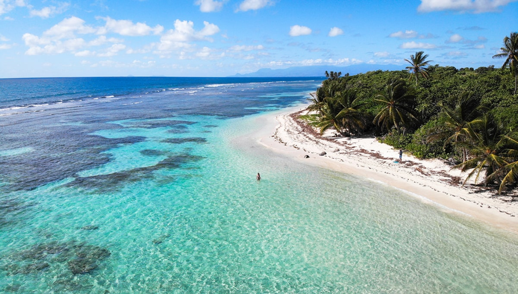 La plage de Bois Jolan et son lagon, à Sainte-Anne