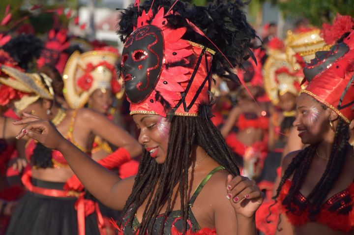 groupe à caisse claire pendant la mi carême en guadeloupe