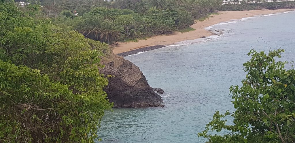 L'anse du Grand Bas-Vent vue depuis la pointe, au nord de Deshaies