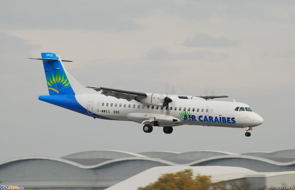 Un ATR 72 d'Air Caraïbes à l'atterrissage