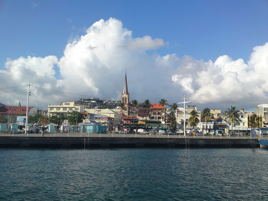 La baie de Fort-de-France vue de la mer, à l'arrivée en Martinique