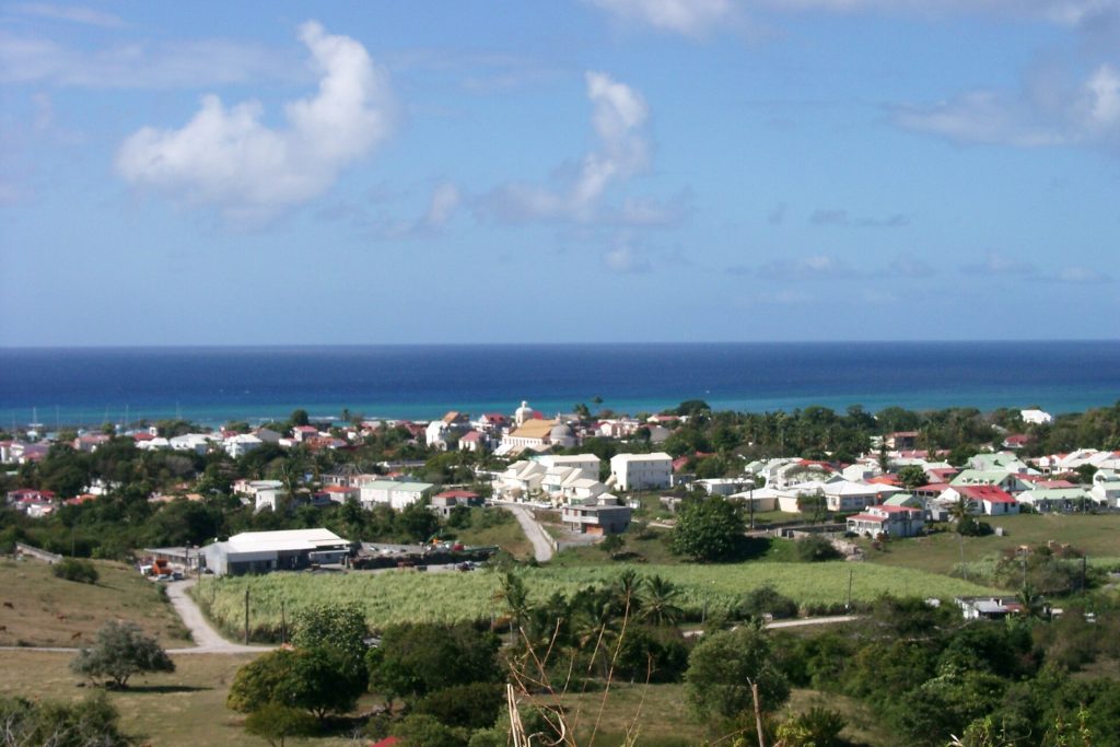 Le bourg de Grand-Bourg et son littoral vus des hauteurs