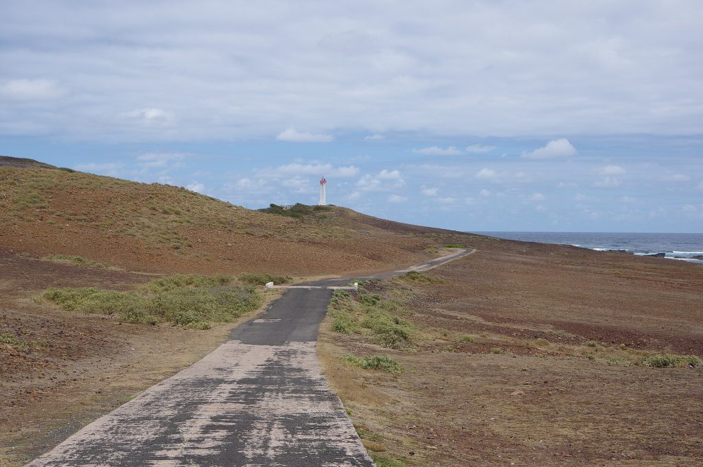 La route de la station météorologique, sur le plateau de La Désirade