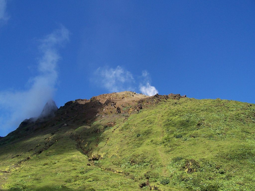 Le dôme de la Soufrière et ses fumerolles