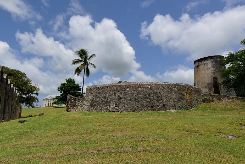 Le moulin et les ruines de l'habitation Murat, à Grand-Bourg de Marie-Galante