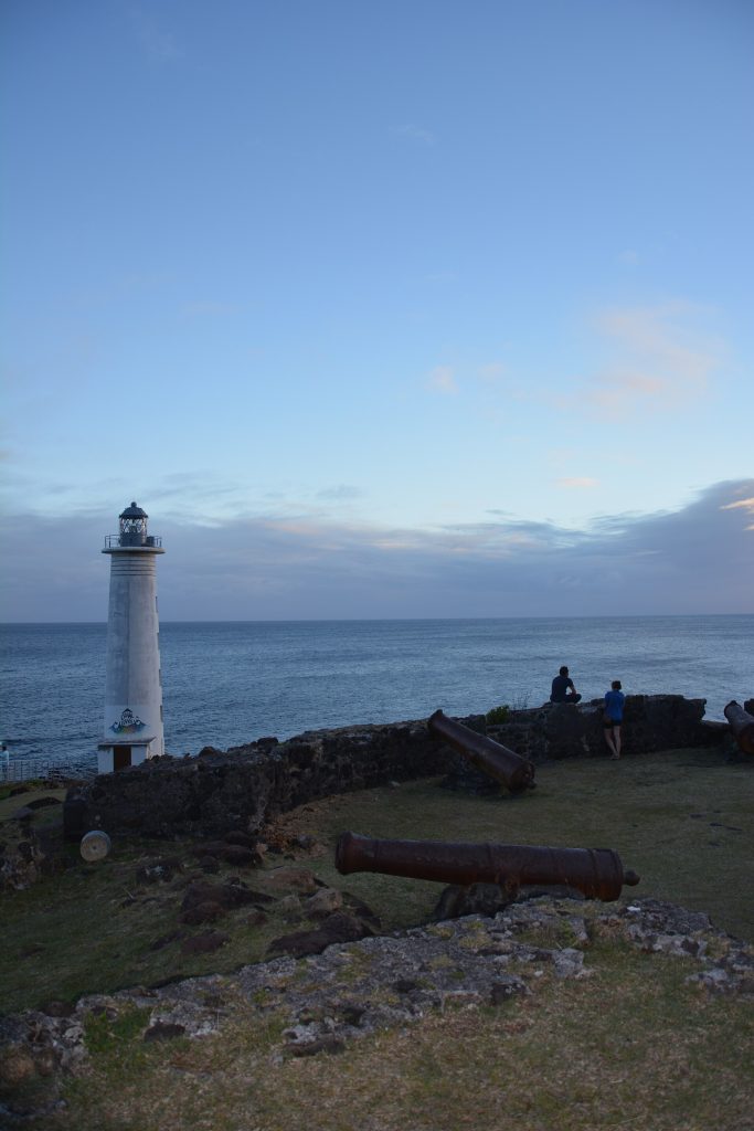 Phare et batterie de Vieux-Fort, au sud de la Basse-Terre