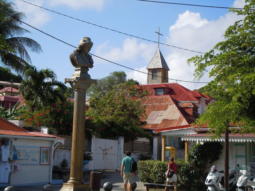 La place du Débarcadère à Terre-de-Haut, aux Saintes