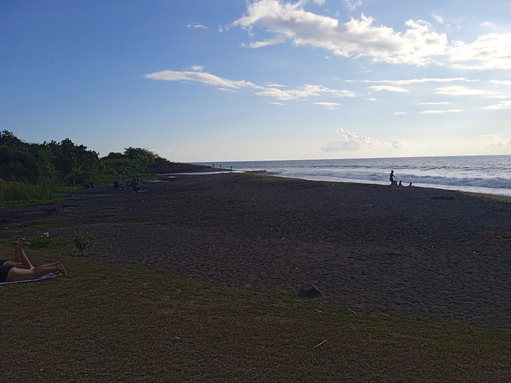 La plage de la Voûte, au quartier de Marigot, au nord de Vieux-Habitants