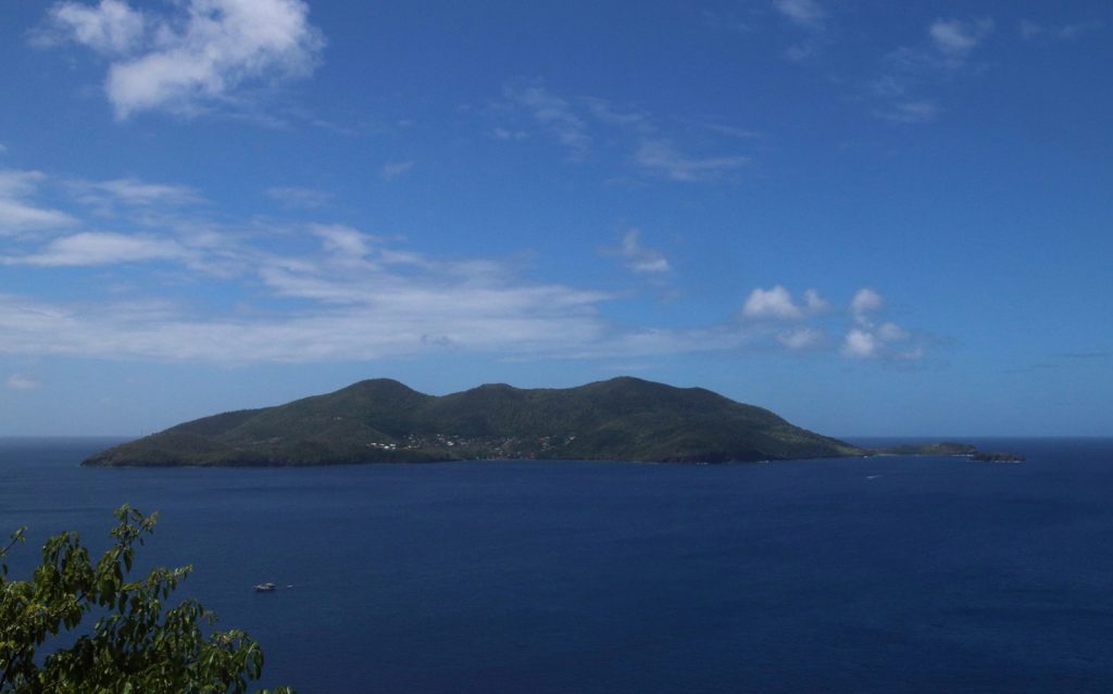 L'île de Terre-de-Bas vue depuis Terre-de-Haut